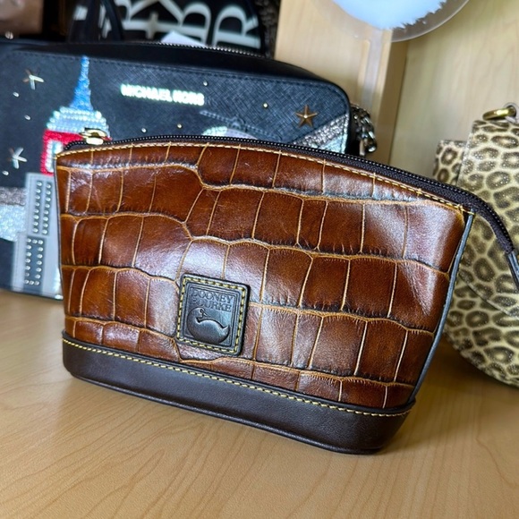DOONEY & BOURKE CROC VINTAGE MAKEUP ZIP POUCH - Picture 1 of 8